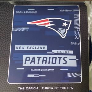 NWT silk touch Sherpa throw